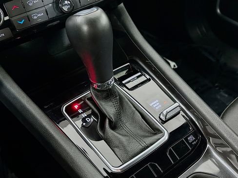 Used 2024 Jeep Compass Latitude image 16