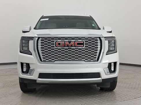 Used 2021 GMC Yukon XL Denali w/ Denali Premium Package image 5