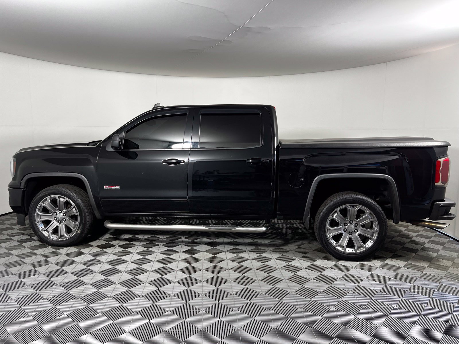 Used 2017 GMC Sierra 1500 SLT w/ All Terrain Package AWD/4WD image 8