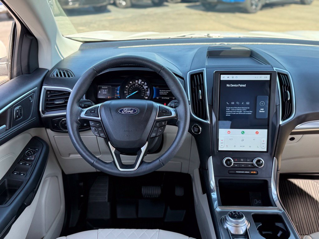 Used 2024 Ford Edge Titanium AWD/4WD image 3