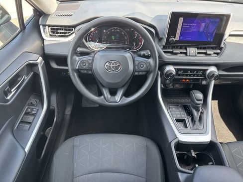 Used 2025 Toyota RAV4 XLE AWD/4WD image 5