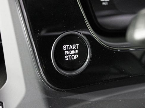 Used 2025 Porsche Cayenne image 21