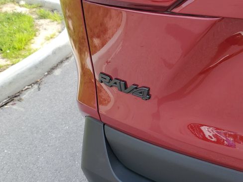 Certified 2024 Toyota RAV4 LE AWD/4WD image 7