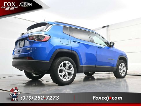 Used 2024 Jeep Compass Latitude w/ Convenience Group image 21