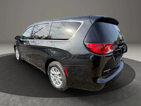 Used 2022 Chrysler Voyager LX FWD image 7