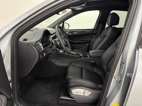 New 2025 Porsche Macan image 5