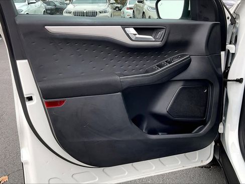 Used 2020 Ford Escape SE image 24