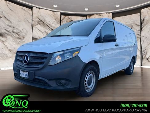 Used 2022 Mercedes-Benz Metris image 1