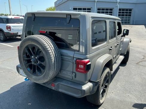 Used 2022 Jeep Wrangler Unlimited Sahara w/ Cold Weather Group AWD/4WD image 5