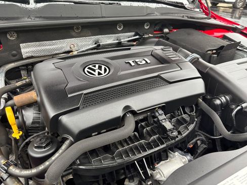 Used 2017 Volkswagen Golf S image 14