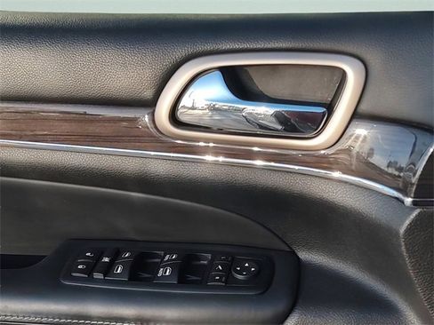 Certified 2017 Jeep Grand Cherokee Overland image 28