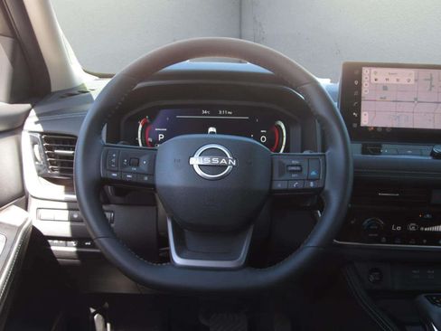 Used 2025 Nissan Rogue Platinum w/ Platinum Premium Package AWD/4WD image 26