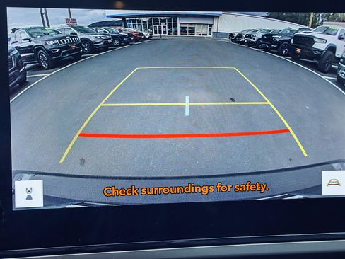 Used 2025 Toyota Camry SE FWD image 5