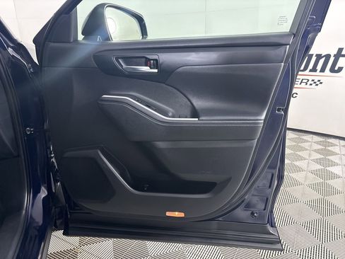 Used 2024 Toyota Highlander XSE image 32