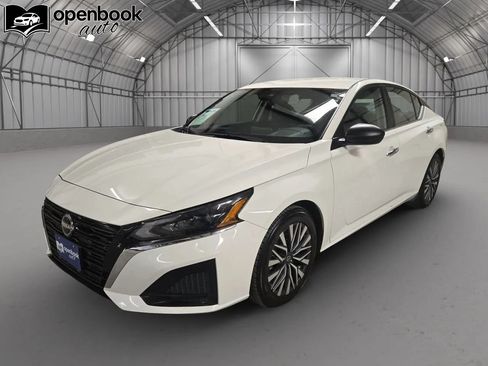 Used 2025 Nissan Altima 2.5 SV FWD image 1