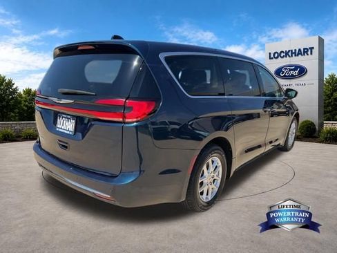 Used 2023 Chrysler Pacifica Touring-L FWD image 7