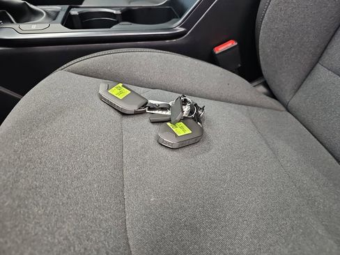 Used 2025 Kia K4 LXS image 36