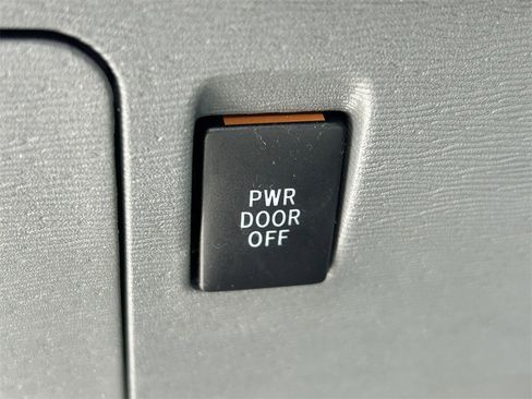 Used 2018 Toyota Sienna XLE w/ XLE Navigation Package image 28