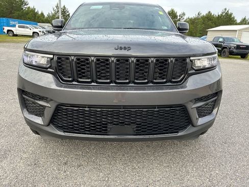 Used 2023 Jeep Grand Cherokee Altitude AWD/4WD image 30