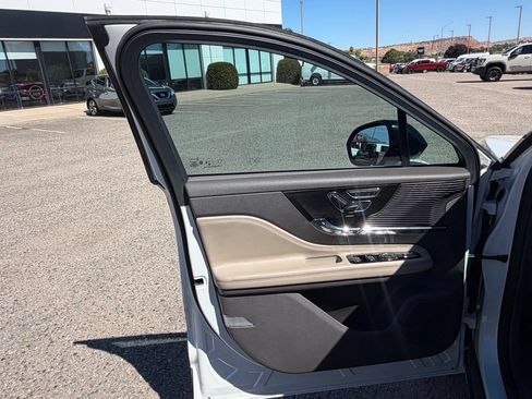 Used 2022 Lincoln Corsair FWD w/ Premium Package image 13