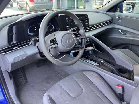 Used 2024 Hyundai Elantra SE FWD image 12
