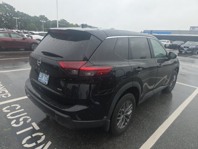 Used 2024 Nissan Rogue S AWD/4WD image 3