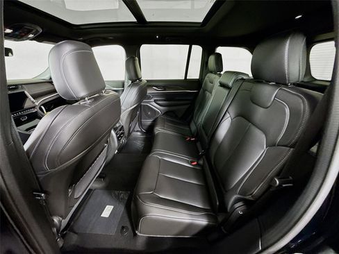 New 2026 Jeep Grand Cherokee Limited AWD/4WD image 19