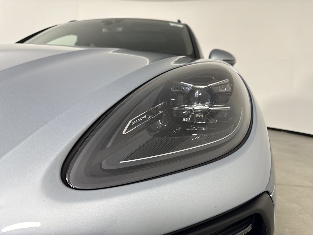 Certified 2024 Porsche Macan AWD/4WD image 11