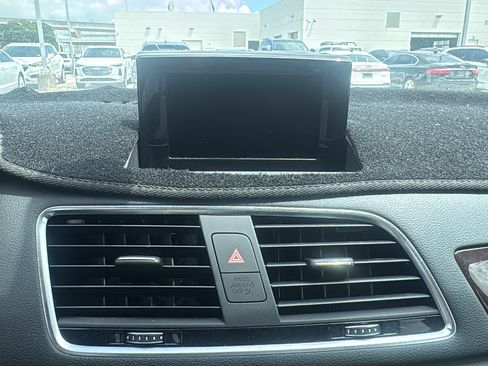 Used 2018 Audi Q3 2.0T Premium Plus FWD image 11
