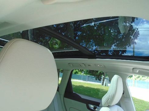 Used 2023 Volvo XC60 B5 Core AWD/4WD image 15