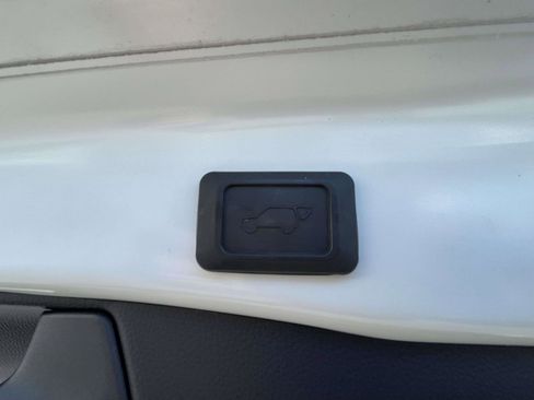 Used 2019 Toyota RAV4 XSE AWD/4WD image 10