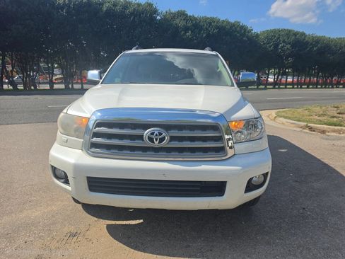 Used 2010 Toyota Sequoia Platinum AWD/4WD image 1