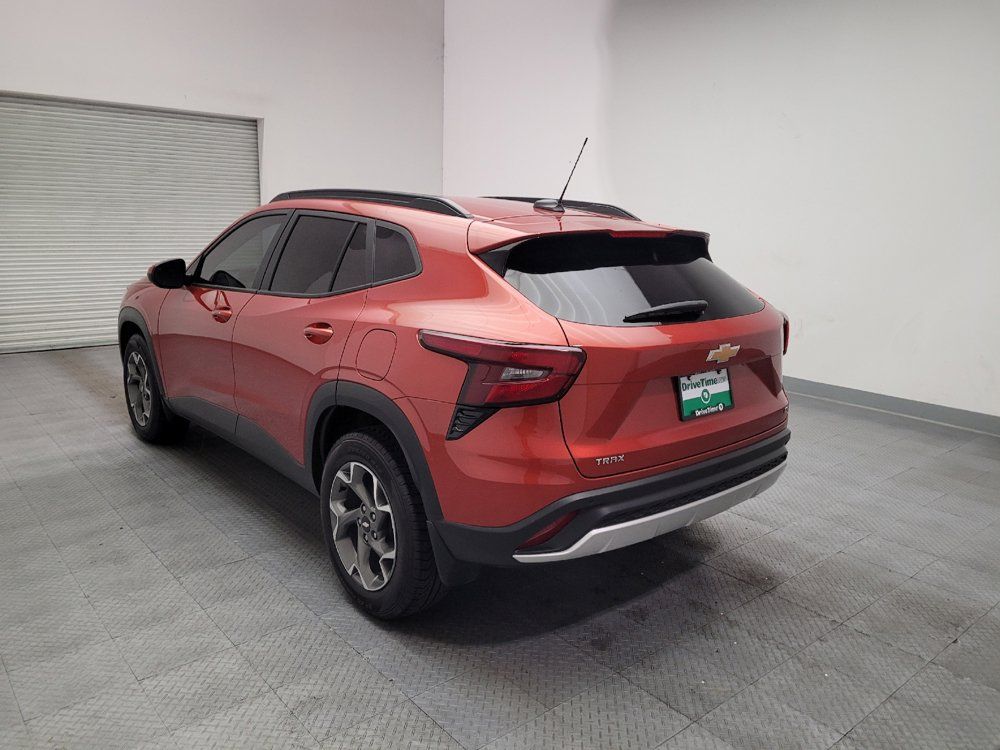 Used 2024 Chevrolet Trax LT w/ Driver Confidence Package FWD image 5