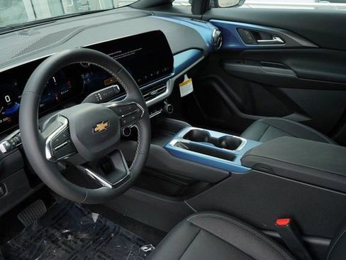 New 2025 Chevrolet Equinox EV LT image 2