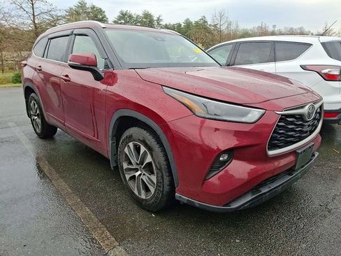 Used 2023 Toyota Highlander XLE image 4