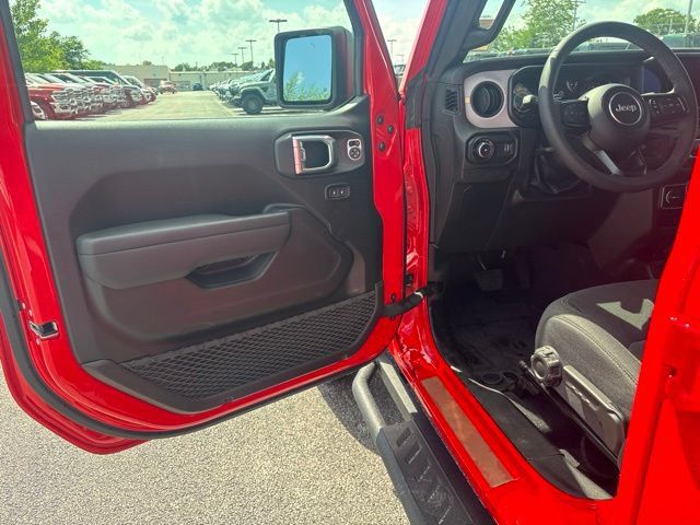 Used 2026 Jeep Wrangler Unlimited Sport AWD/4WD image 15