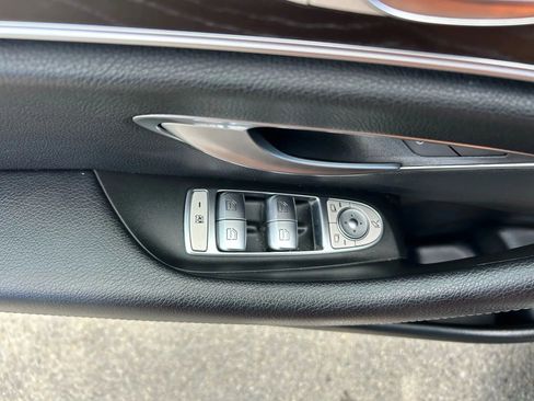 Used 2017 Mercedes-Benz E 300 image 24