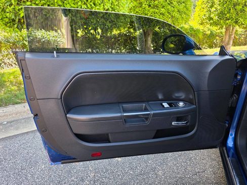 Used 2010 Dodge Challenger R/T RWD image 9