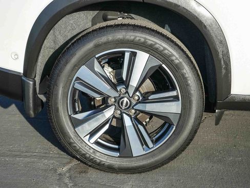Used 2025 Nissan Rogue SL FWD image 11