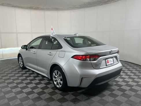 Used 2024 Toyota Corolla LE FWD image 5