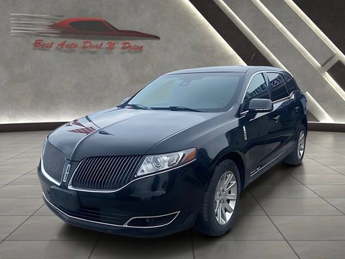 Used 2015 Lincoln MKT AWD image 1