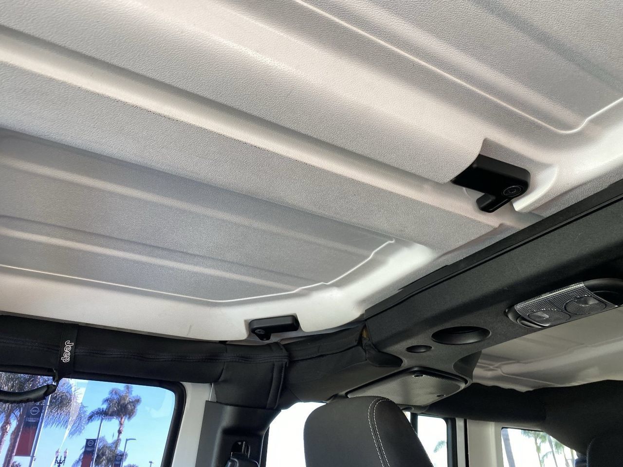 Used 2018 Jeep Wrangler Unlimited Sahara AWD/4WD image 34