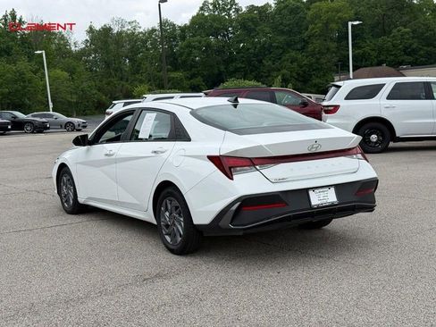 Used 2024 Hyundai Elantra SEL FWD image 3