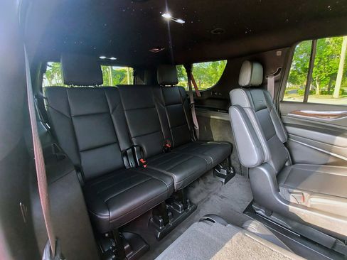 Used 2022 Cadillac Escalade ESV Luxury RWD image 37