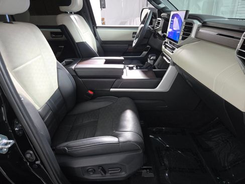 Used 2025 Toyota Sequoia Capstone AWD/4WD image 3