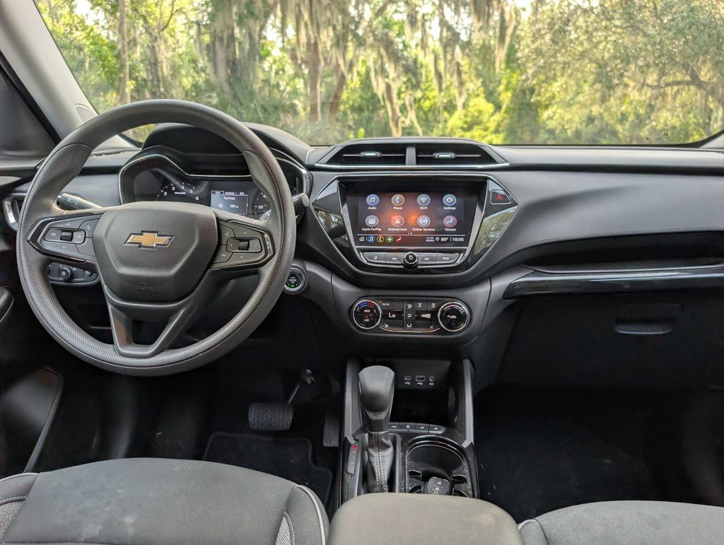 Used 2023 Chevrolet TrailBlazer LT w/ Convenience Package FWD image 11