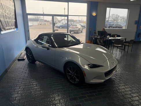 Used 2016 MAZDA MX-5 Miata Grand Touring image 2