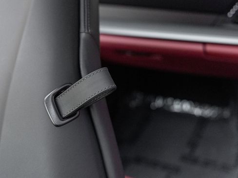 Certified 2025 Porsche 911 Carrera RWD image 37