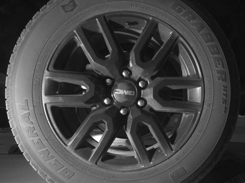 Used 2025 GMC Sierra 1500 Elevation RWD image 11