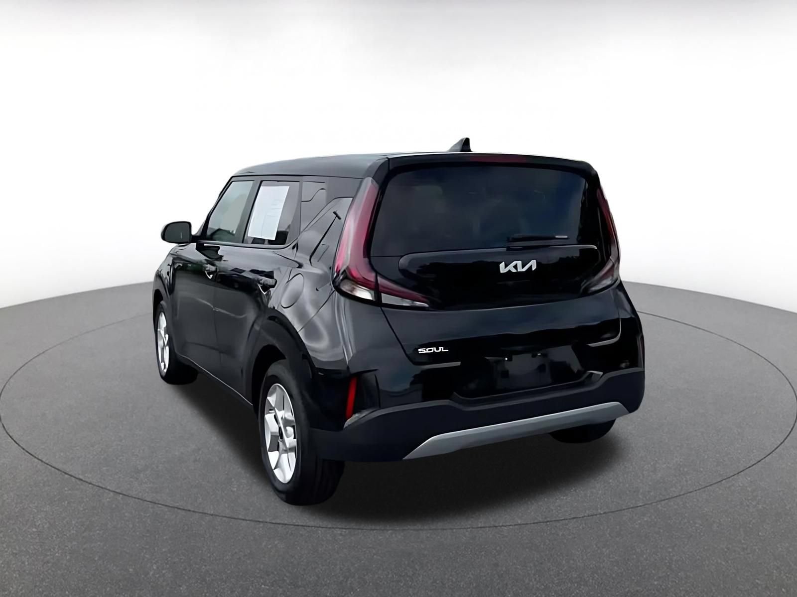 Used 2025 Kia Soul LX w/ LX Technology Package FWD image 10